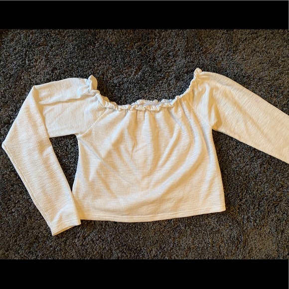White off the shoulder top with buttons - Picture 3 of 4